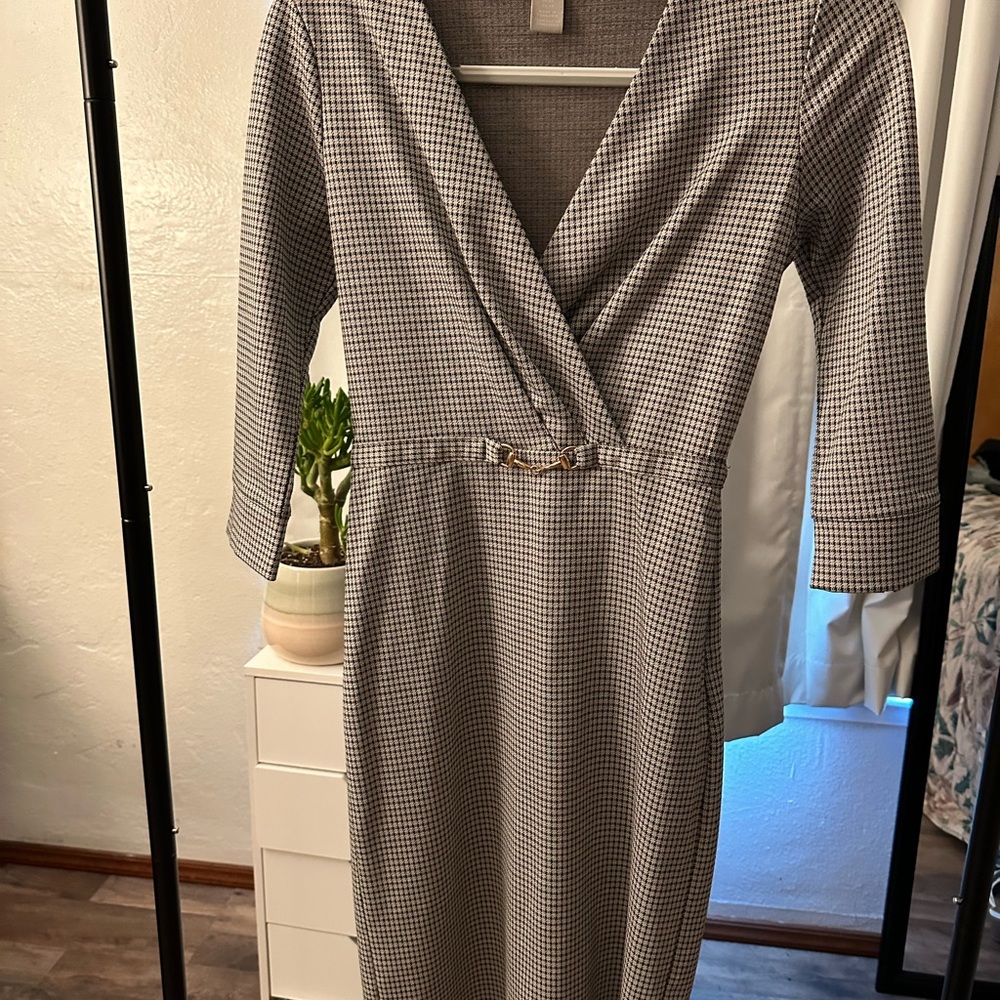 H&M Gray Long Sleeve V-Neck Sheath Dress